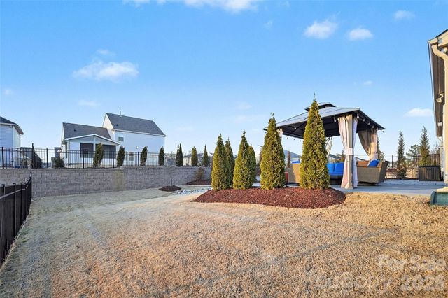 11004 Larkslea Lane, Charlotte, NC 28278