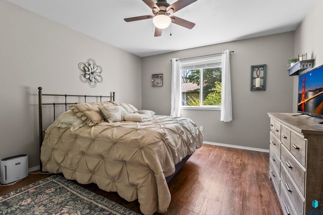 2923 Lakeview Dr Drive, Yankton, SD 57078