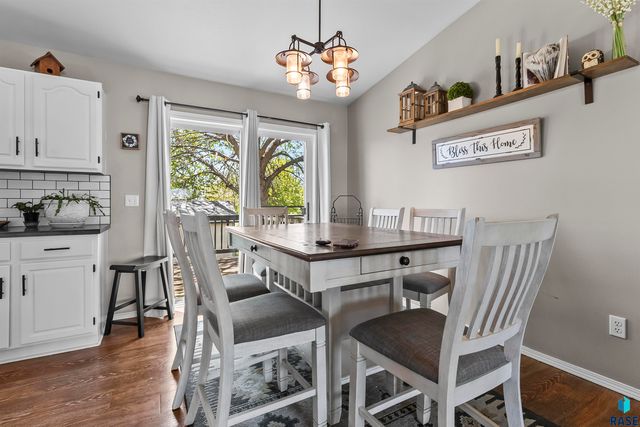 2923 Lakeview Dr Drive, Yankton, SD 57078
