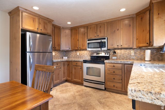 3198 S JULIA LN, Magna, UT 84044