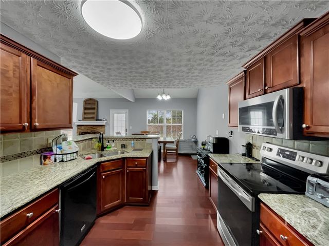 560 Windsong Lake Drive, Commerce, GA 30529