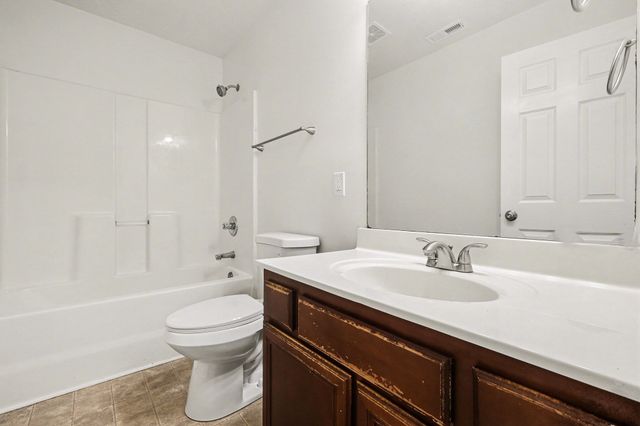 1300 E Nir Shreibman Blvd, La Vergne, TN 37086