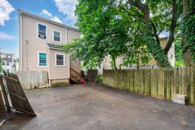 305 S 11Th St, Newark City, NJ 07103