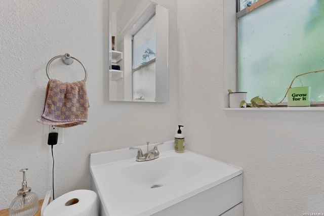646 Canton, San Antonio, TX 78202