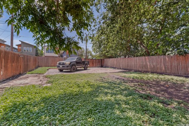646 Canton, San Antonio, TX 78202
