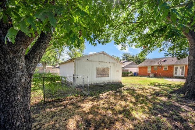 2823 San Marcus Avenue, Dallas, TX 75228
