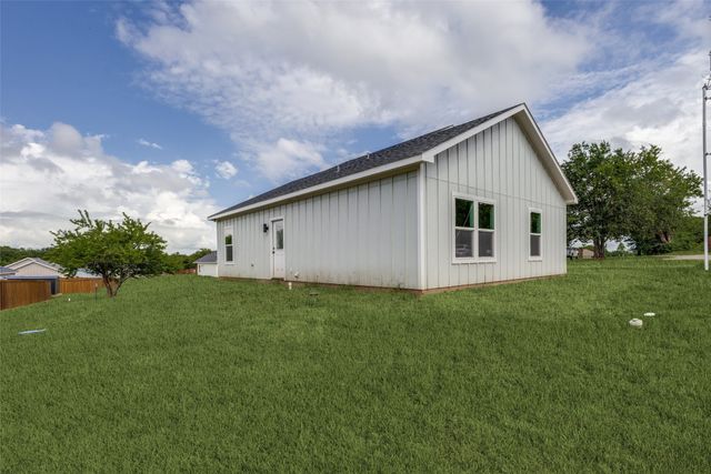 216 W Cardinal, Ector, TX 75439