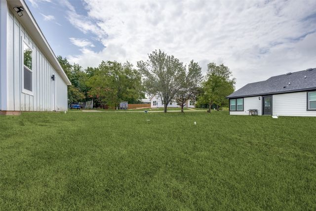 216 W Cardinal, Ector, TX 75439