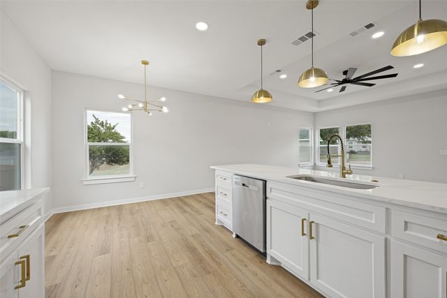 216 W Cardinal, Ector, TX 75439