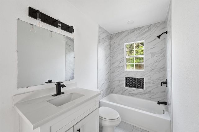 8038 Record Street B, Houston, TX 77028