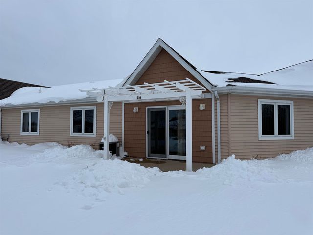 1501 3rd St SW Apt 216, Waverly, IA 50677