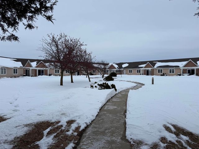 1501 3rd St SW Apt 216, Waverly, IA 50677