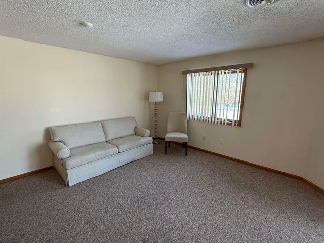 1501 3rd St SW Apt 216, Waverly, IA 50677