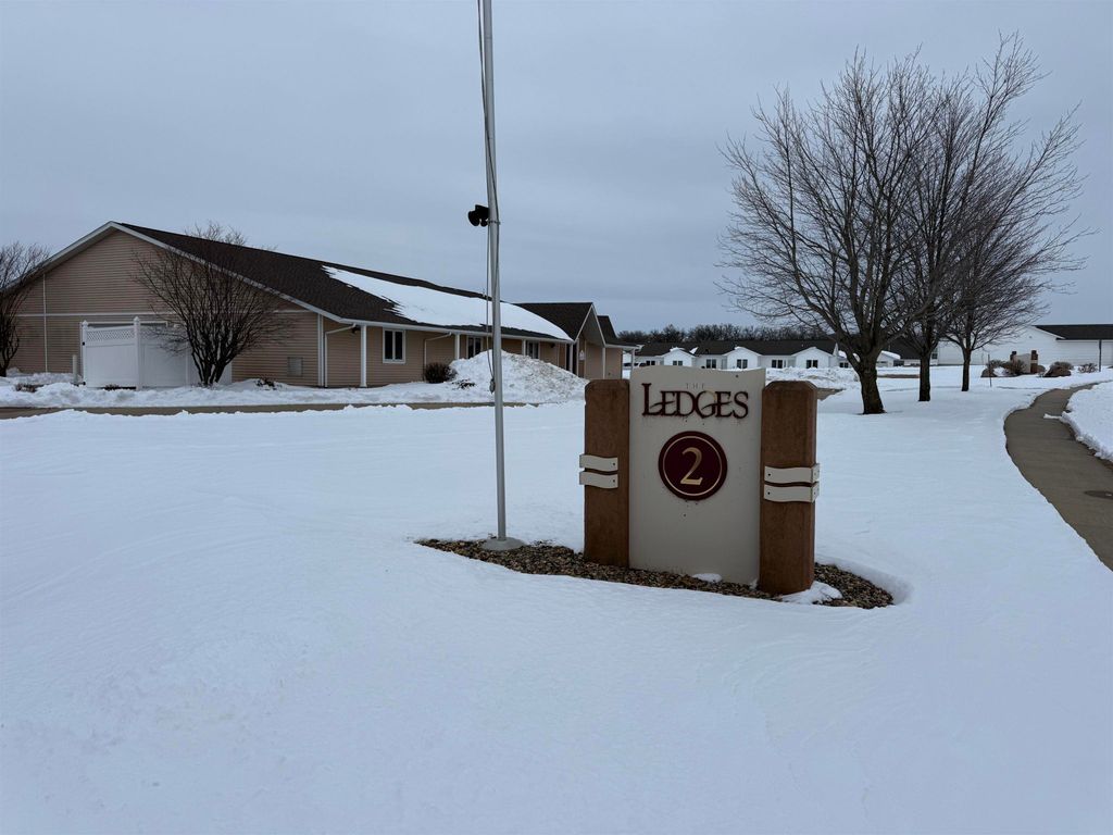 1501 3rd St SW Apt 216, Waverly, IA 50677