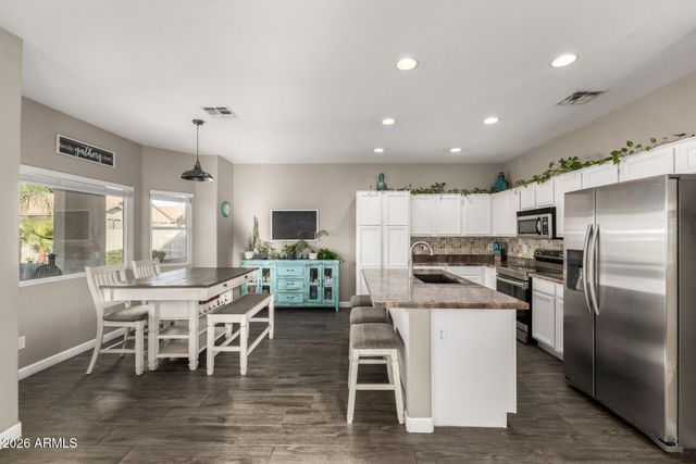 7670 W SANDS Drive, Peoria, AZ 85383