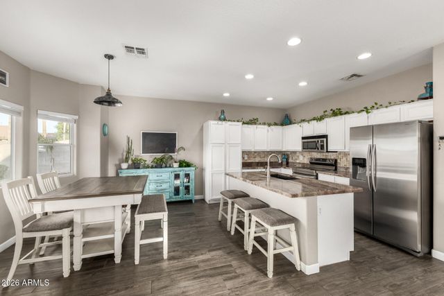 7670 W SANDS Drive, Peoria, AZ 85383