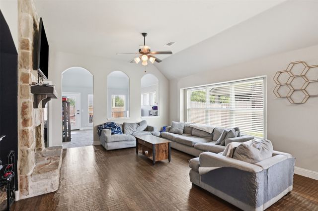 5003 Spruce Street, Krum, TX 76249