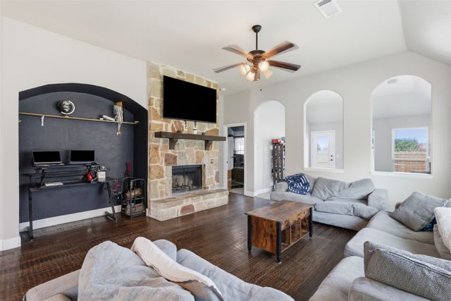 5003 Spruce Street, Krum, TX 76249