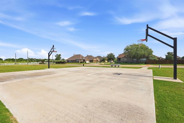 5003 Spruce Street, Krum, TX 76249