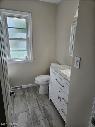 14 Thames Avenue, Bedford, OH 44146
