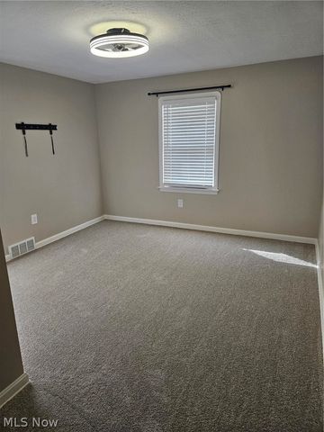 14 Thames Avenue, Bedford, OH 44146