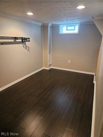 14 Thames Avenue, Bedford, OH 44146