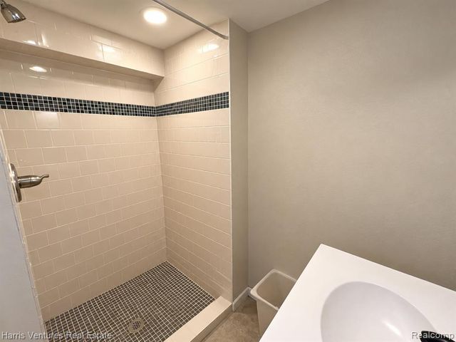 21344 Seminole Street, Southfield, MI 48033
