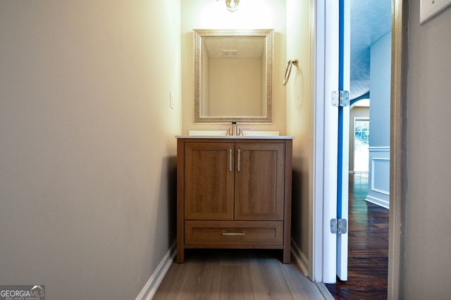 1045 Winthrope Chase Drive, Alpharetta, GA 30009