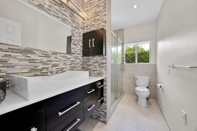6610 Santona St, Coral Gables, FL 33146