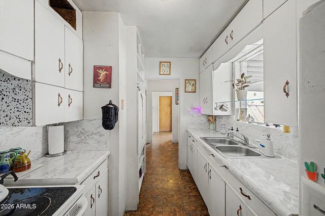 1823 W CAMPBELL Avenue, Phoenix, AZ 85015