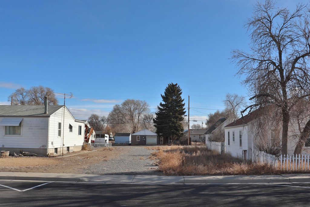 423 S Clark St, Powell, WY 82435