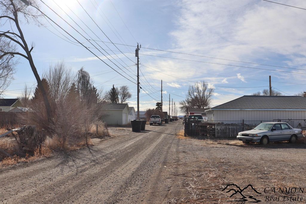 423 S Clark St, Powell, WY 82435 photo 5