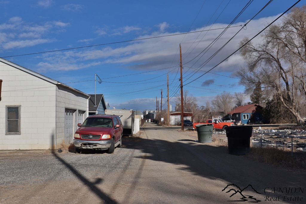 423 S Clark St, Powell, WY 82435 photo 6