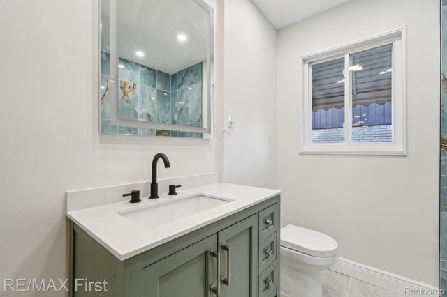 22400 Kelly Road, Eastpointe, MI 48021