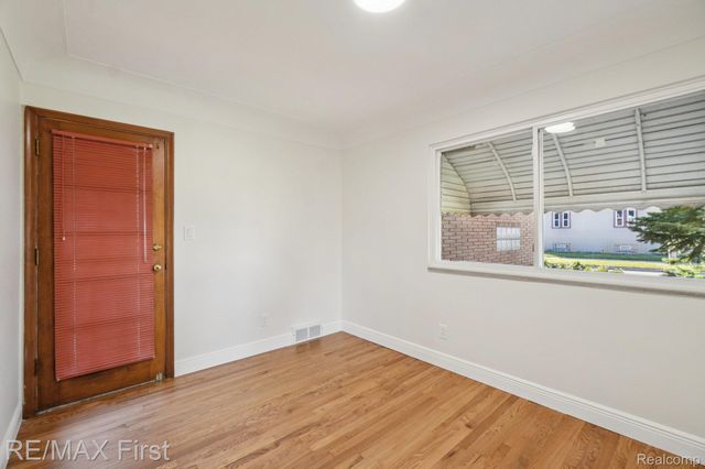 22400 Kelly Road, Eastpointe, MI 48021