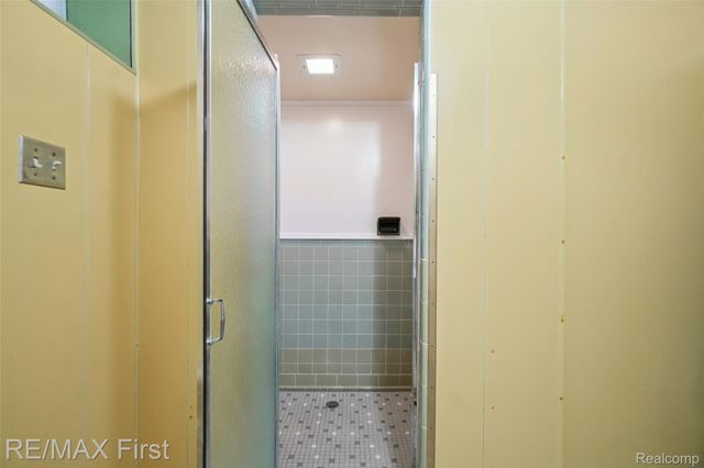 22400 Kelly Road, Eastpointe, MI 48021