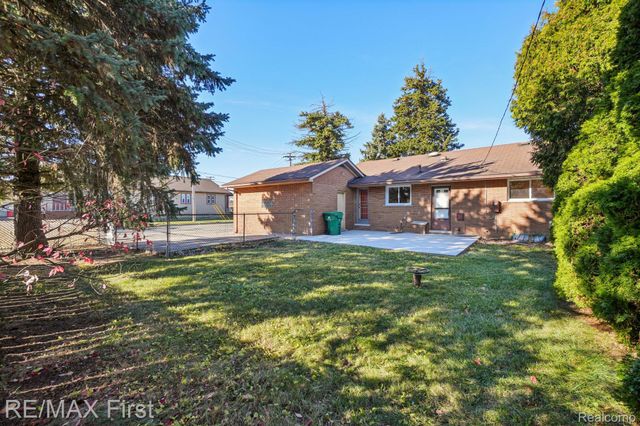 22400 Kelly Road, Eastpointe, MI 48021