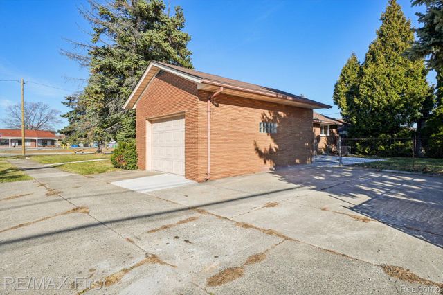 22400 Kelly Road, Eastpointe, MI 48021