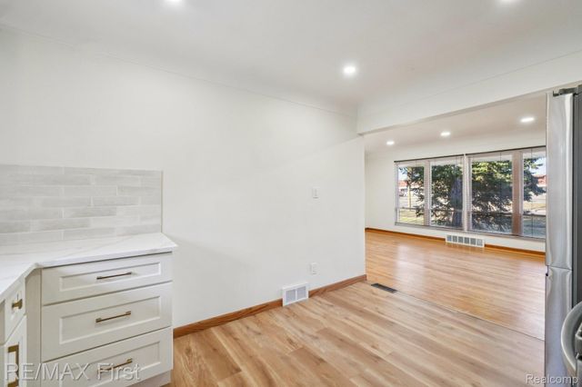 22400 Kelly Road, Eastpointe, MI 48021