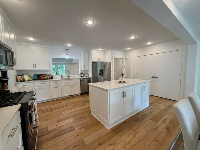 1143 W Lakeridge Drive, Fayetteville, AR 72703