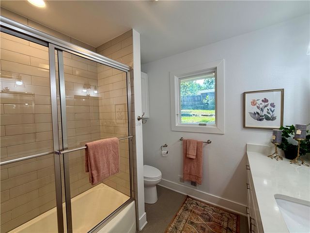 1143 W Lakeridge Drive, Fayetteville, AR 72703
