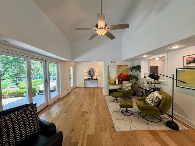 1143 W Lakeridge Drive, Fayetteville, AR 72703