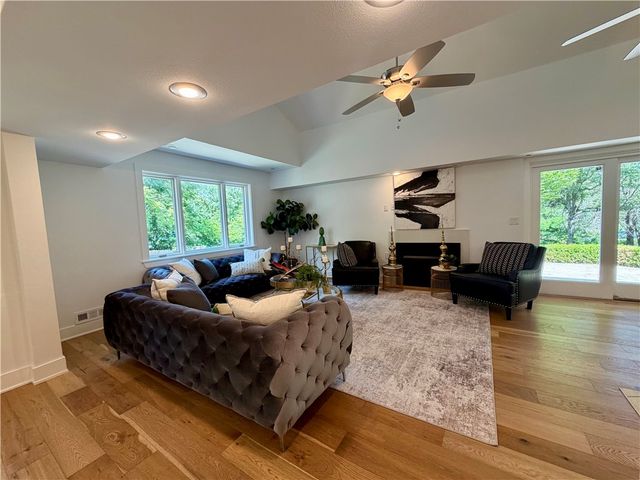 1143 W Lakeridge Drive, Fayetteville, AR 72703