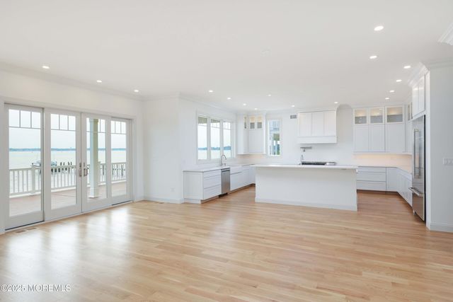 39 Bay Shore Drive, Toms River, NJ 08753