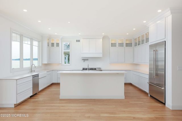 39 Bay Shore Drive, Toms River, NJ 08753