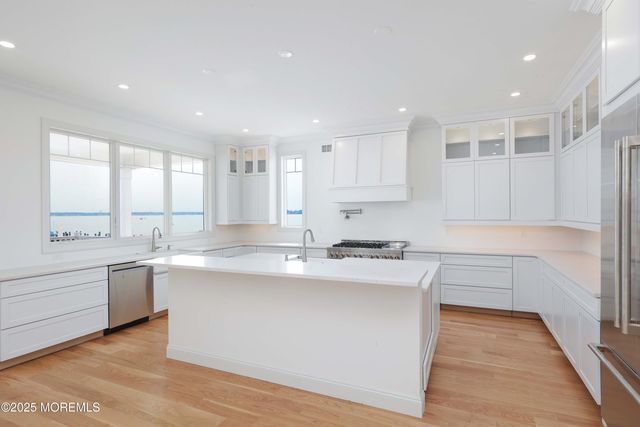 39 Bay Shore Drive, Toms River, NJ 08753