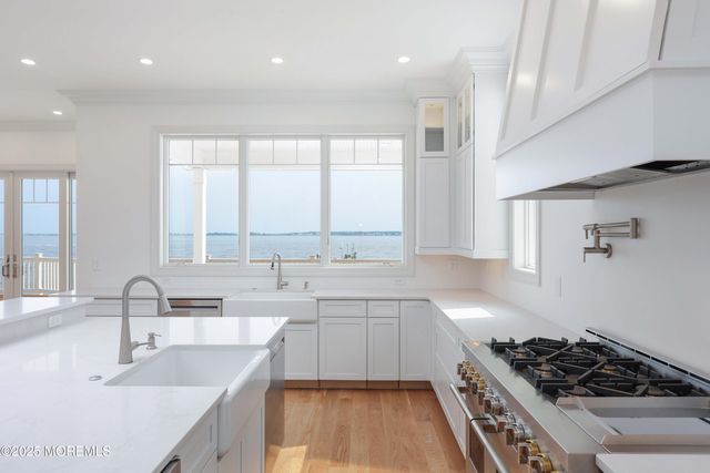 39 Bay Shore Drive, Toms River, NJ 08753