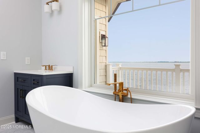 39 Bay Shore Drive, Toms River, NJ 08753