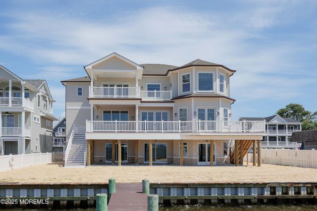 39 Bay Shore Drive, Toms River, NJ 08753