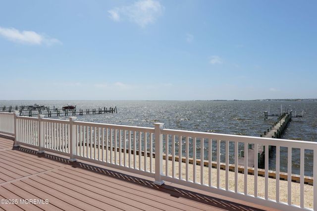 39 Bay Shore Drive, Toms River, NJ 08753